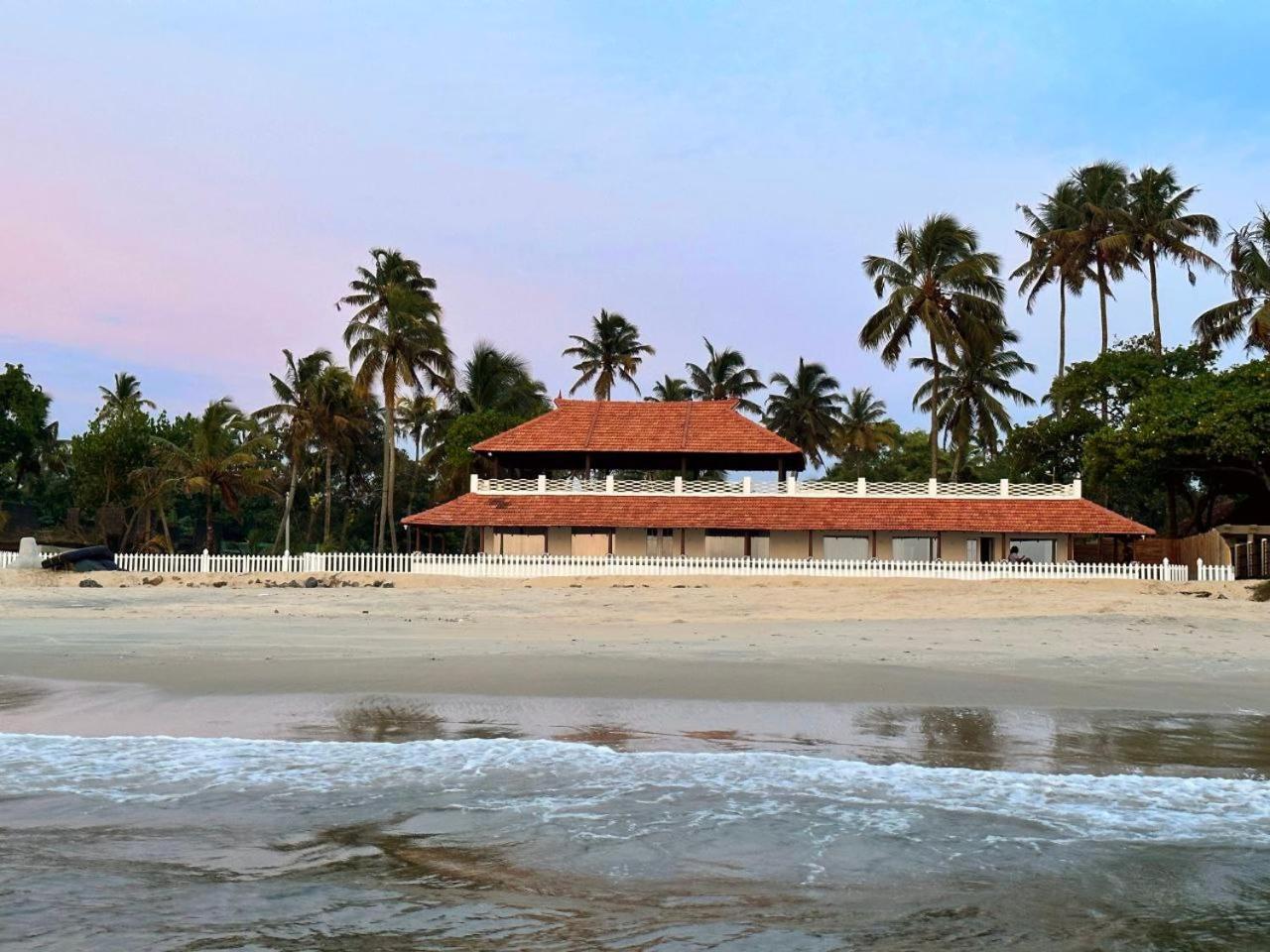 Ether Marari Beachfront マラリクラム エクステリア 写真